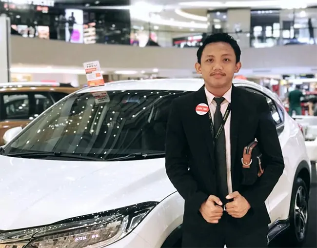 deden-sales-consultant-mobil-honda-surabaya